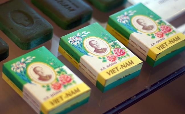 Sau năm 1975, doanh nghiệp này trở thành Nhà máy hợp doanh Xà bông Việt Nam thuộc Bộ Công nghiệp nhẹ. Đến năm 1995, nhà máy đổi tên thành Công ty CP Sản xuất thương mại Phương Đông.

