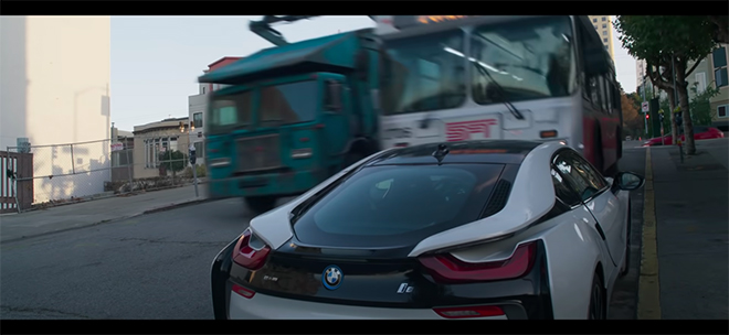 BMW i8 bị xe bus lấn qua nát bẹp trong phim mới của Marvel - 5