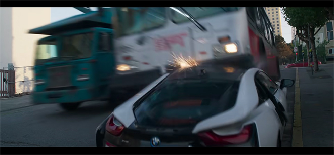 BMW i8 bị xe bus lấn qua nát bẹp trong phim mới của Marvel - 6