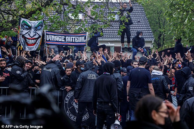 Fan PSG liều mạng tụ tập, tạo khung cảnh như “địa ngục" đón tiếp Man City - 6