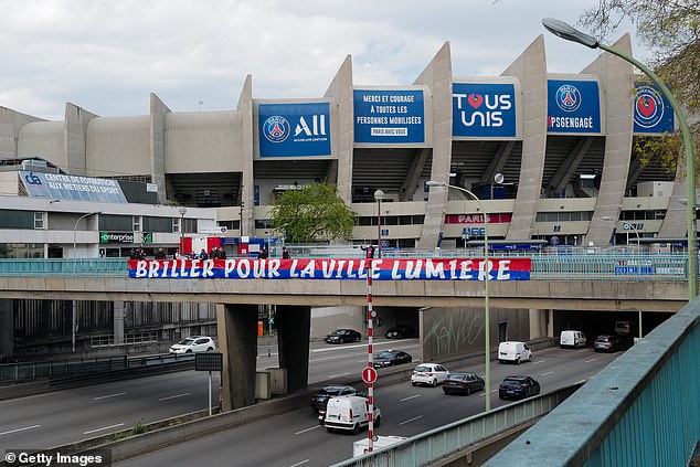 Fan PSG liều mạng tụ tập, tạo khung cảnh như “địa ngục" đón tiếp Man City - 1