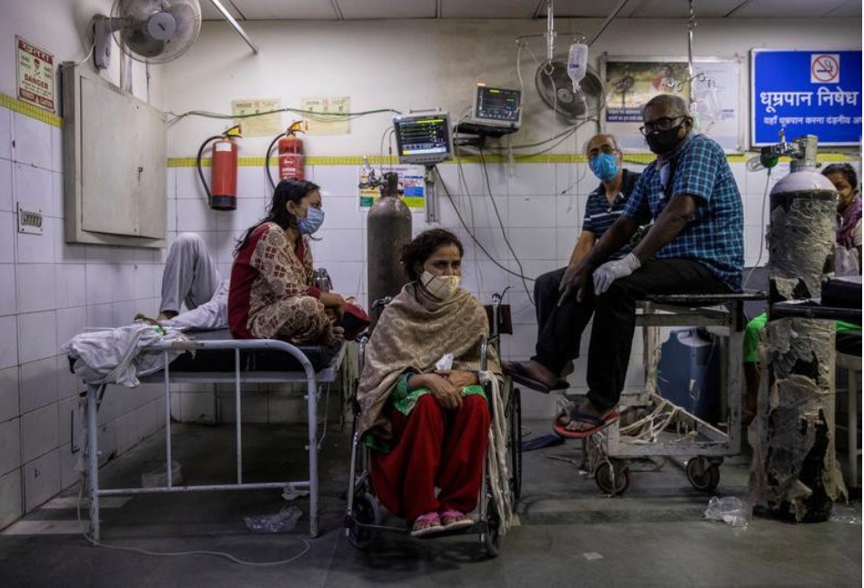 Các bệnh nhân COVID-19 tại một bệnh viện ở New Delhi. Ảnh: Reuters