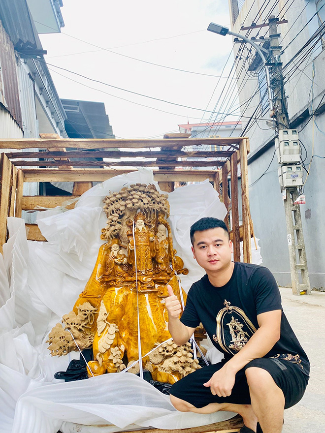 Anh Đỗ Phi Đình vốn sinh ra trong gia đình khá giả với nghề gỗ gia truyền