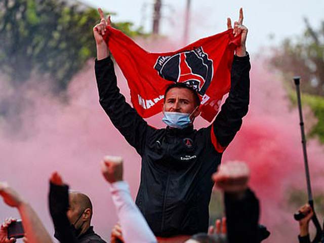 Bóng đá - Fan PSG liều mạng tụ tập, tạo khung cảnh như “địa ngục" đón tiếp Man City