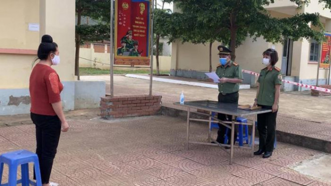 Cơ quan ANĐT Công an tỉnh Sơn La ra quyết định khởi tố đối với Quàng Thị Phương. Ảnh CACC
