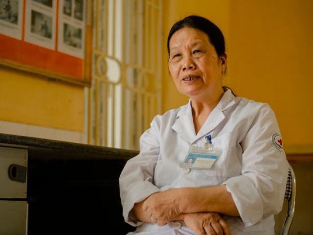 Tin tức trong ngày - Người đàn bà “điên” dành cả thanh xuân để thương người mắc bệnh chân, tay cụt dần