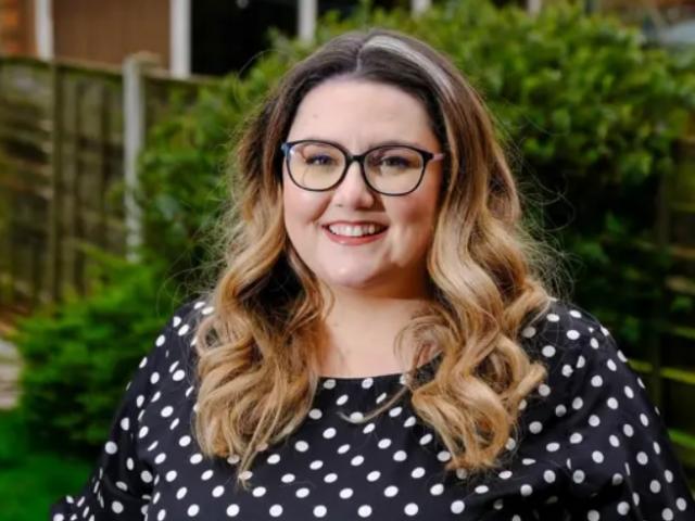 Bạn trẻ - Cuộc sống - Cô gái mắc bệnh lạ, ngủ gật bất cứ lúc nào, cứ cười là bị liệt cơ cả người