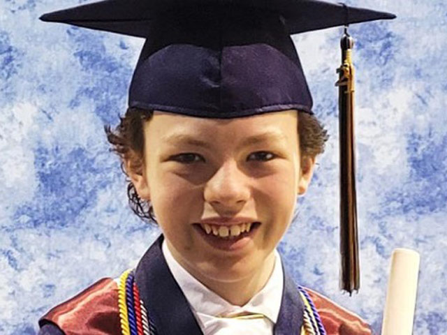 Bạn trẻ - Cuộc sống - Nghỉ học vì dịch COVID-19, cậu bé 12 tuổi học xong chương trình trung học và đại học cùng lúc