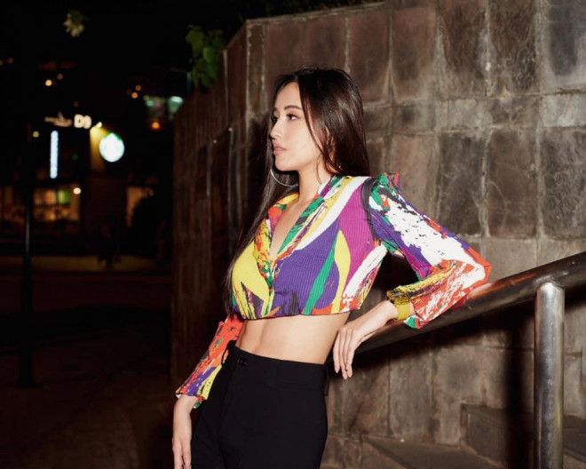 Mai Phương Thuý khoe eo &#39;con kiến&#39; sexy, Khánh Vân diện váy xẻ khoe vòng một nóng bỏng - 2