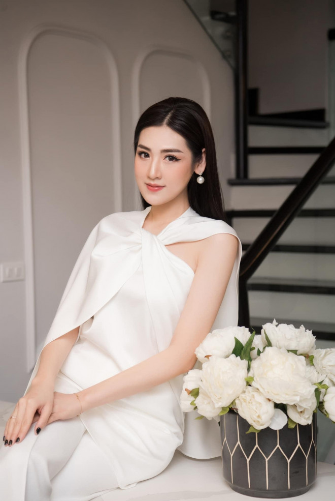 Nhan sắc &#39;thăng hạng&#39; ngày càng xinh đẹp của Á hậu Tú Anh sau khi sinh quý tử đầu lòng - 10