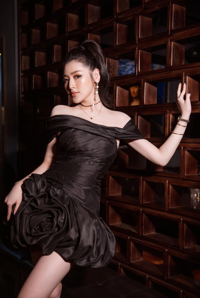 Nhan sắc &#39;thăng hạng&#39; ngày càng xinh đẹp của Á hậu Tú Anh sau khi sinh quý tử đầu lòng - 13