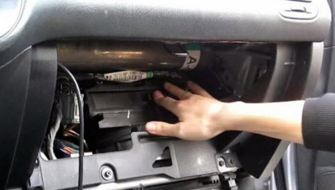 Có nhiều nguyên nhân khiến hệ thống điều hòa trên xe ô tô không mát, do đó, cần đưa xe đi kiểm tra, bảo dưỡng kịp thời