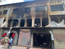 TP.HCM: Cháy lớn tại chung cư, 1 người nhảy lầu, 6 người bị thương - 1