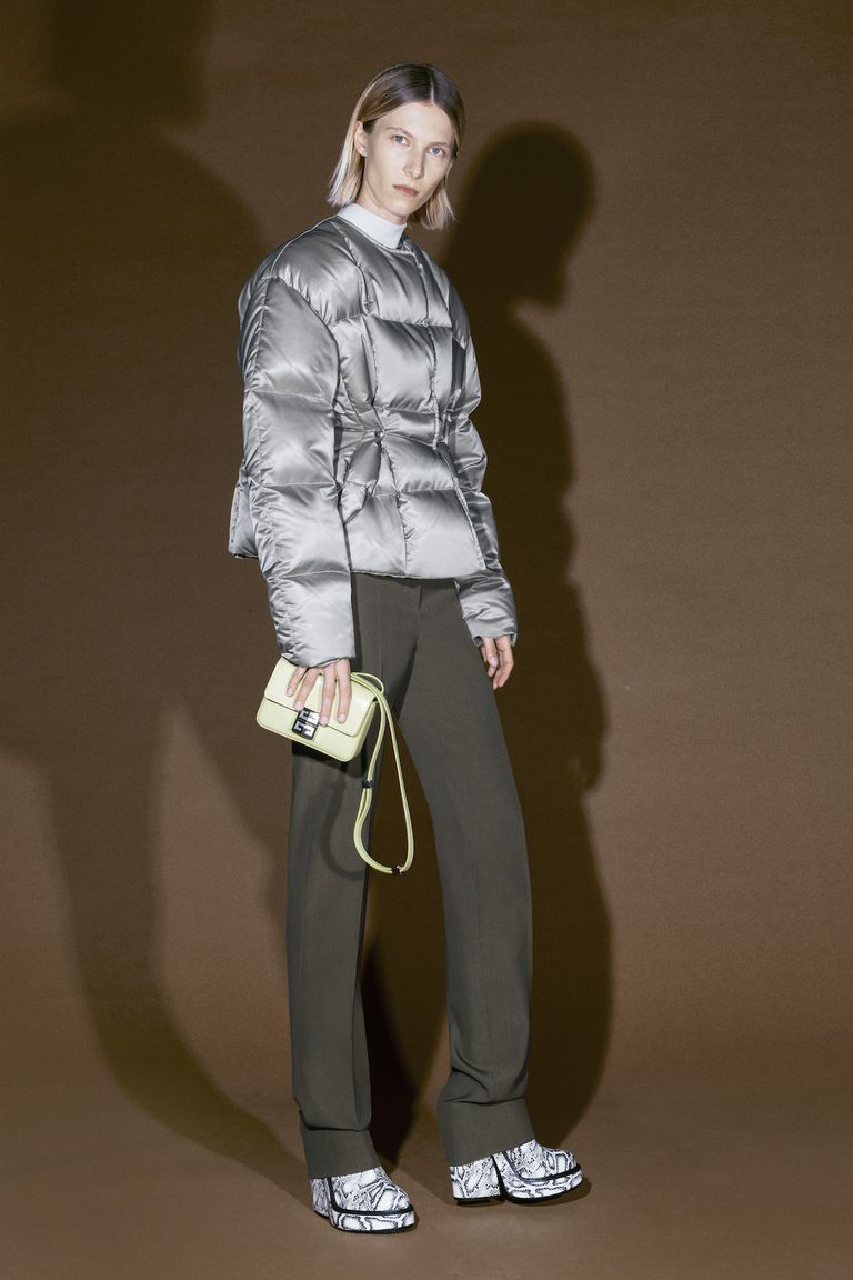 Liệu chiếc túi 4G mới của Givenchy có trở thành biểu tượng mới của nhà mốt? - 3