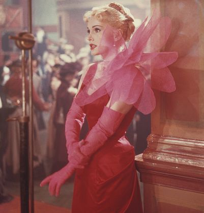 Schiaparelli: Đền thiêng làng mốt có quá khứ huy hoàng, tương lai rực rỡ - 2