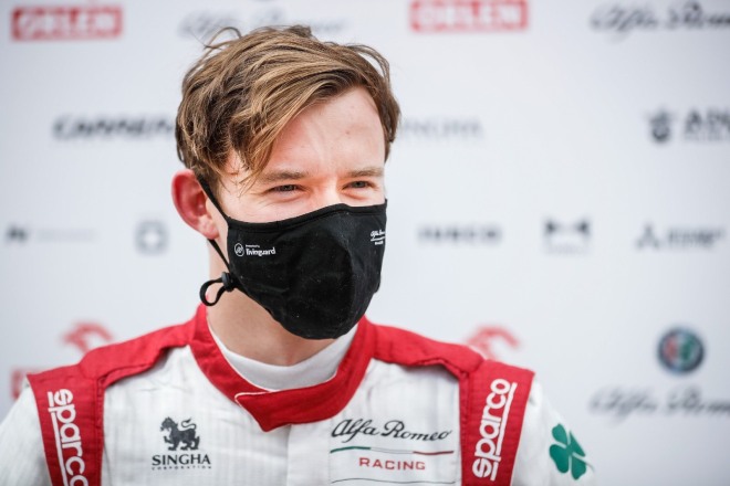 Ilott có màn ra mắt ở FP1 cho Alfa Romeo