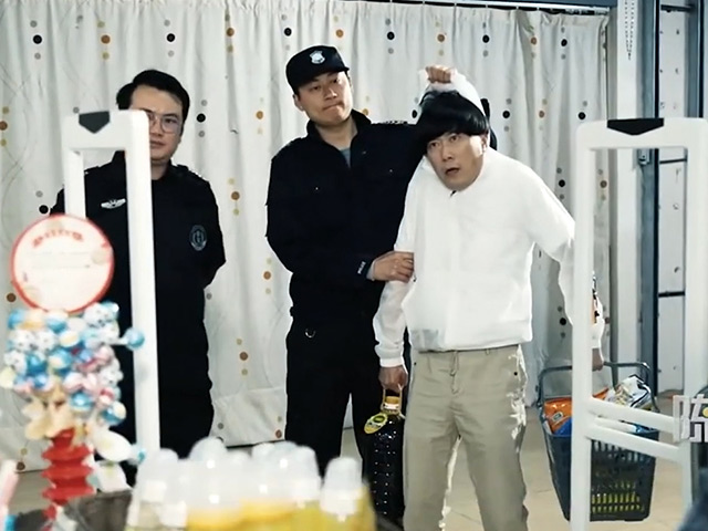 Cười 24H - Hậu quả cực thốn khi dám liều lĩnh "tráo giá" trong siêu thị