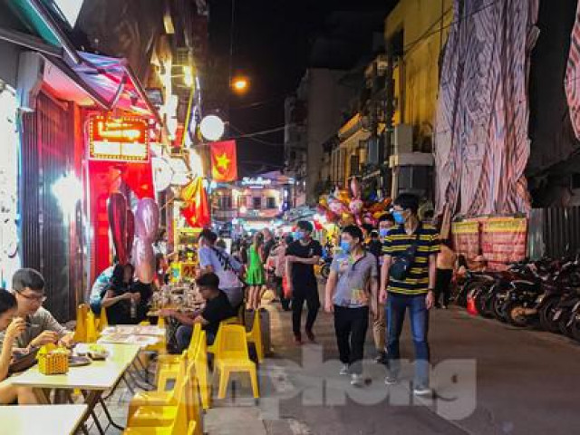 Thị trường - Tiêu dùng - "Phố Tây" Tạ Hiện vắng vẻ dịp lễ