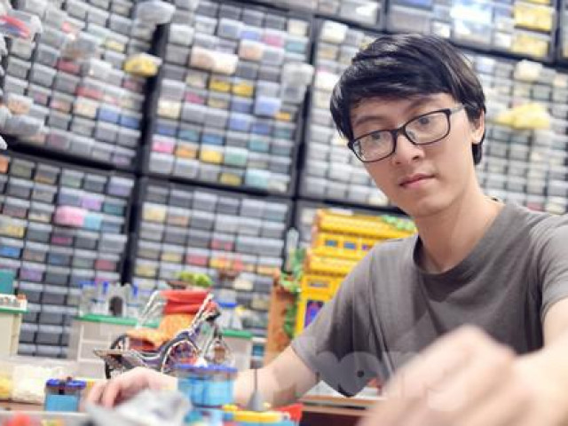Bạn trẻ - Cuộc sống - Chàng trai Việt "đóng" tàu Hoàng Sa, Trường Sa từ mô hình Lego, tri ân ngư dân bám biển