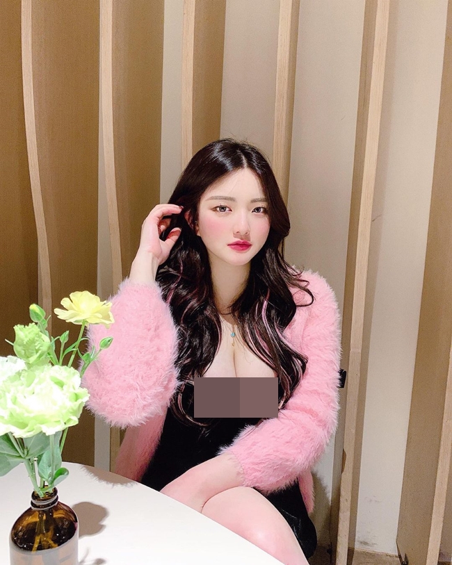 Một cô gái Hàn Quốc khác cũng sở hữu vẻ đẹp mũm mĩm là Se Yeon.&nbsp;Hiện tại, người đẹp đang kinh doanh một cửa hàng quần áo cá nhân.
