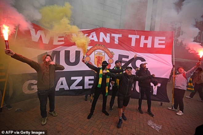 Trực tiếp bóng đá MU - Liverpool: CHÍNH THỨC HOÃN vì fan tràn vào Old Trafford làm loạn - 12