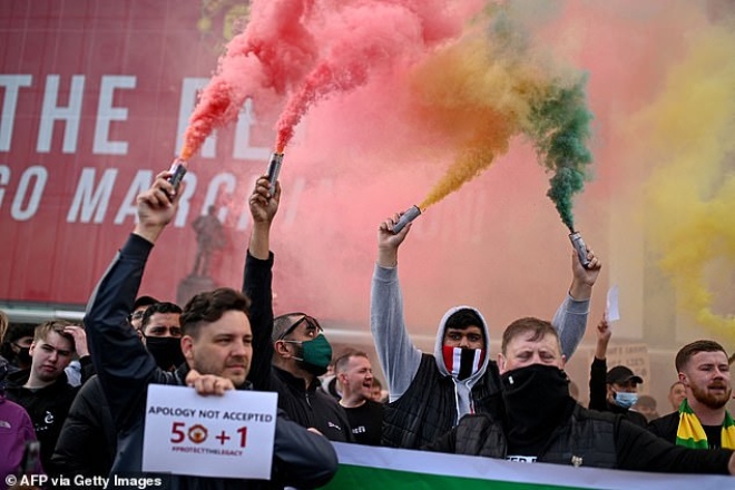 Trực tiếp bóng đá MU - Liverpool: CHÍNH THỨC HOÃN vì fan tràn vào Old Trafford làm loạn - 14