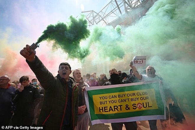 Trực tiếp bóng đá MU - Liverpool: CHÍNH THỨC HOÃN vì fan tràn vào Old Trafford làm loạn - 16