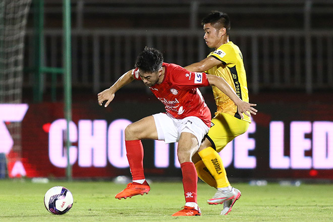 Lee Nguyễn hút fan nữ, bị đánh nguội vẫn cứu CLB TP.HCM khỏi đáy V-League - 5