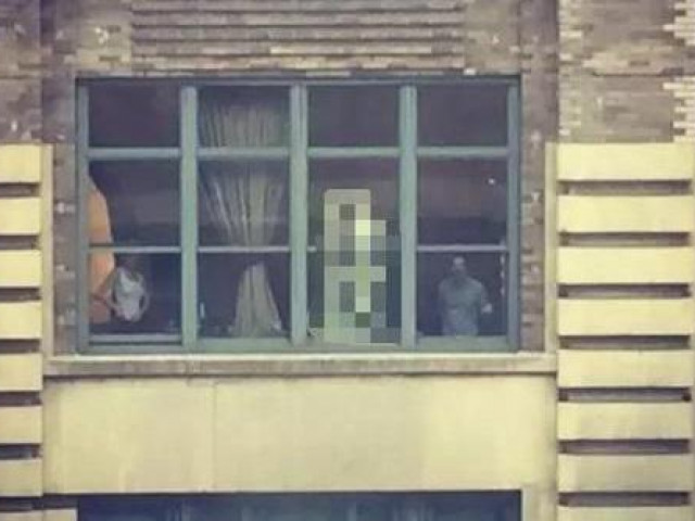 Phi thường - kỳ quặc - Mẹ sinh em trai, con gái luôn nói có người đứng ngoài cửa sổ, sự thật khiến cả nhà chết lặng