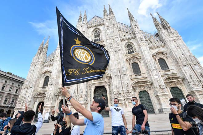 Inter lật đổ Juventus sau 9 năm, triệu fan ăn mừng bất chấp Covid-19 - 4