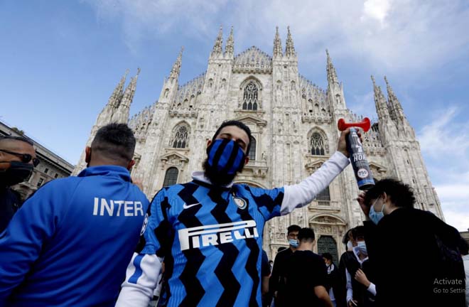 Inter lật đổ Juventus sau 9 năm, triệu fan ăn mừng bất chấp Covid-19 - 7