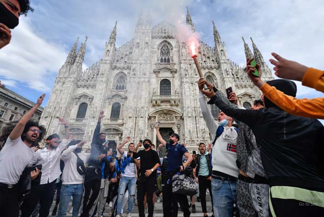 Inter lật đổ Juventus sau 9 năm, triệu fan ăn mừng bất chấp Covid-19 - 8