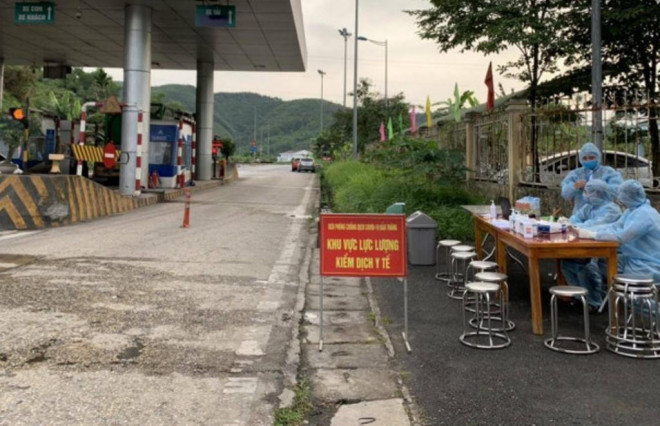 Lào Cai phong tỏa cây xăng truy vết những người liên quan tới đoàn chuyên gia Trung Quốc