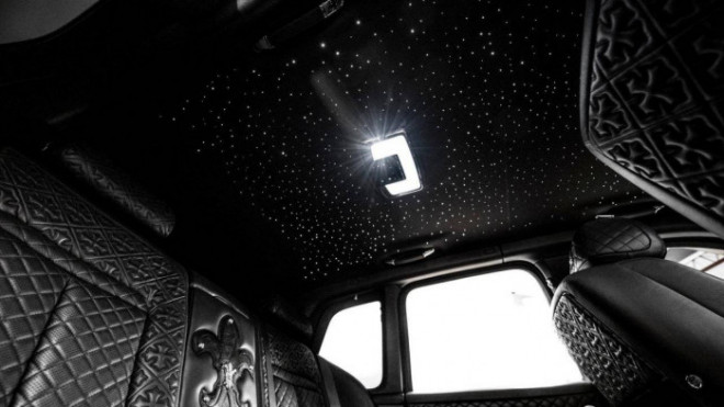 Cận cảnh Rolls-Royce Cullinan của rapper Drake mang nội thất đen huyền bí - 4