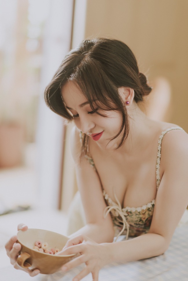 Theo thời gian, Bà Tưng&nbsp;ngày càng trưởng thành và trầm ổn hơn.&nbsp;Cô chọn cách tránh xa ồn ào, sống một cuộc sống bình yên.&nbsp;
