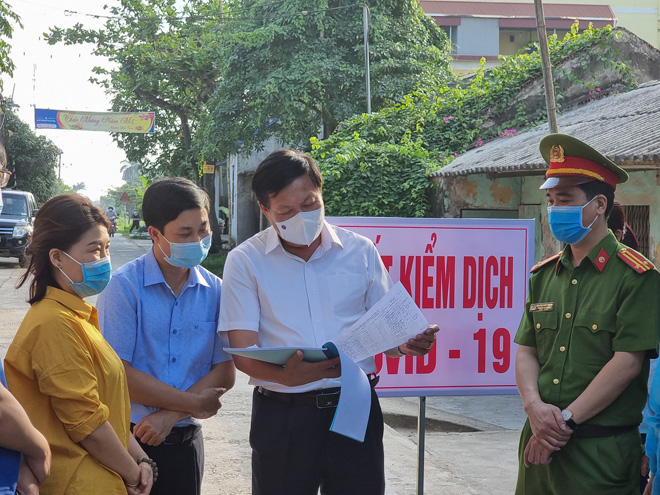 Lãnh đạo Bộ Y tế chỉ đạo phòng dịch COVID-19 tại Hưng Yên.&nbsp;