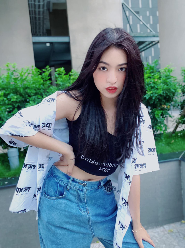 Loạt ảnh được cô nàng chụp trong chuyến du lịch biển gần đây.&nbsp;
