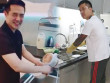 Tuấn Hưng vào bếp rửa bát phụ vợ hot chẳng kém chồng Đông Nhi