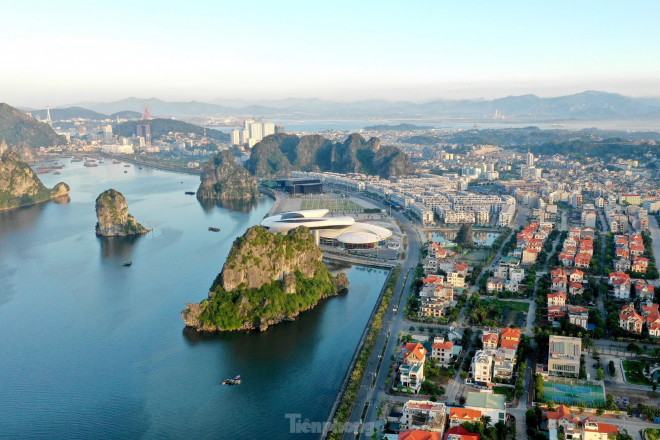 Quảng Ninh tạm dừng hoạt động du lịch từ 12h trưa nay