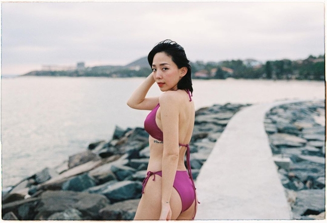 Cư dân mạng này nói Tóc Tiên nên tiết chế, ăn mặc lịch sự, gái có chồng nhưng suốt ngày mặc bikini khoe dáng.
