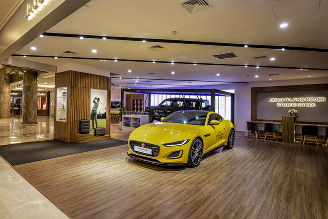 Jaguar Land Rover ra mắt showroom tiêu chuẩn đầu tiên tại Hà Nội - 1