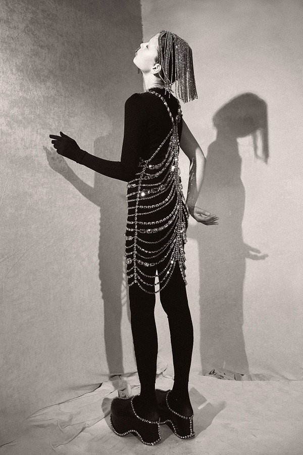 Mùa Xuân Hè 2021 và xu hướng thời trang lấp lánh lên ngôi - 5