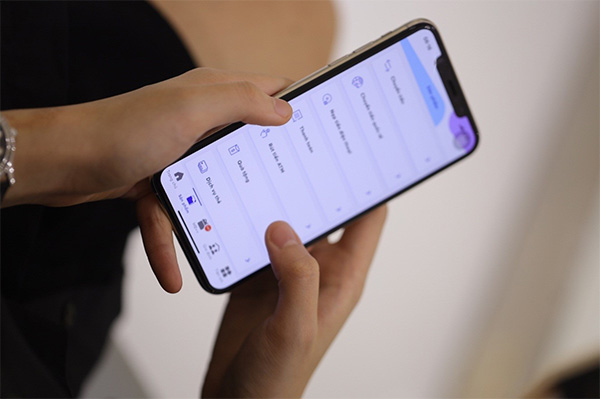 Sử dụng App MBBank để xử lý gọn gàng những công việc tài chính gia đình là bí quyết giúp cô cân bằng cuộc sống.