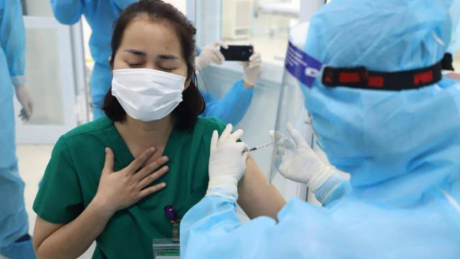 Người từ 18 đến 65 tuổi ở TP Hà Nội sẽ được tiêm miễn phí vắc-xin COVID-19
