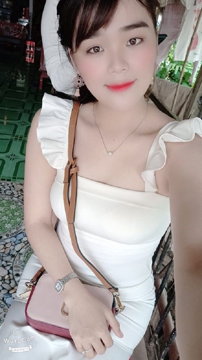 Đặc biệt, Ngân Thảo chăm chút hơn về ngoại hình, ngày càng xinh đẹp, gợi cảm.
