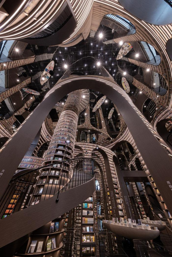 Lạc lối trong nhà sách rộng như mê cung với hơn 80.000 cuốn sách ở Thành Đô - 18