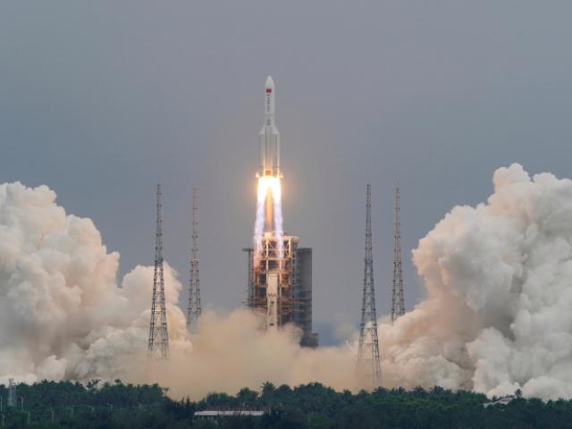 Thế giới - Tên lửa khổng lồ nặng 22 tấn của TQ rơi: NASA lên tiếng chỉ trích