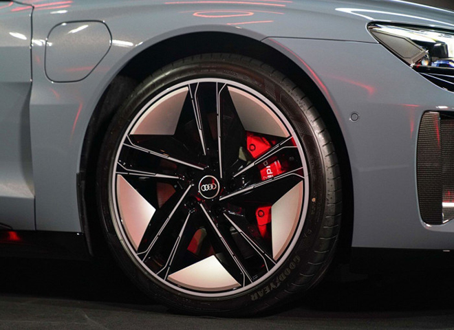 Xe điện Audi e-Tron GT công bố giá bán hơn 2,7 tỷ đồng tại châu Âu - 7
