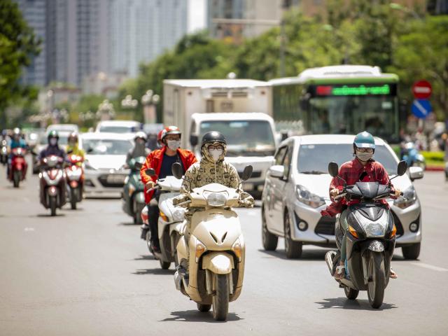 Tin tức trong ngày - Miền Bắc hứng đợt nắng nóng diện rộng, nơi cao nhất vượt ngưỡng 39 độ C