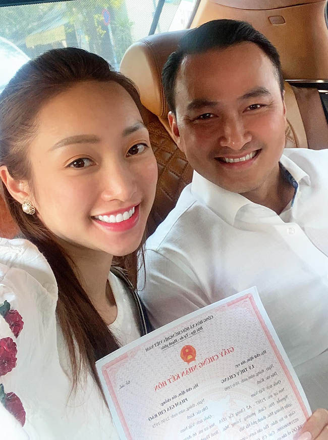 Chi Bảo và Lý Thùy Chang hoàn tất thủ tục đăng ký kết hôn từ tháng 3. 
